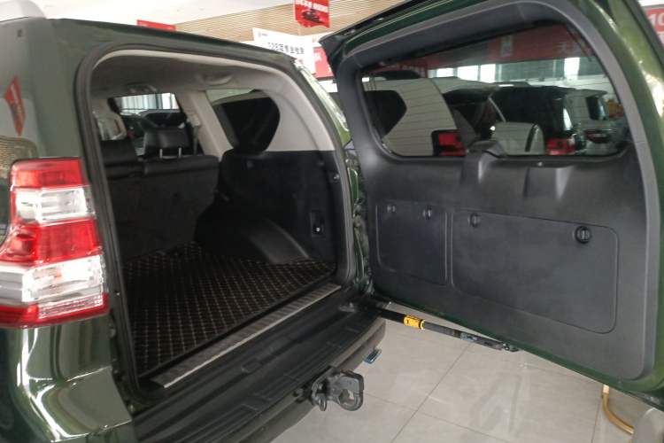 Used Toyota Prado 2016 2.7L Automatic Standard Edition Trunk