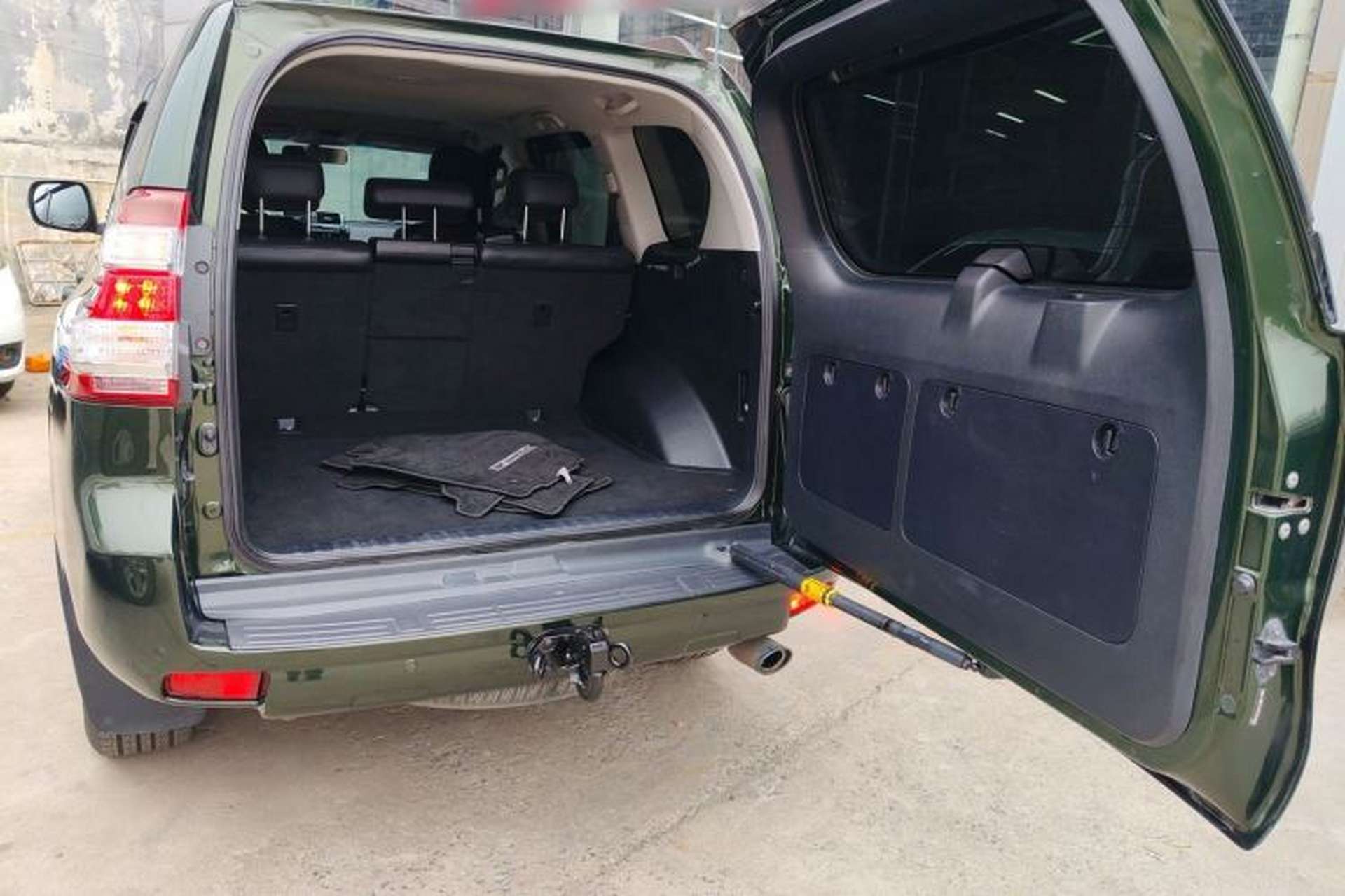 Used Toyota Prado 2016 2.7L Automatic Standard Edition Trunk