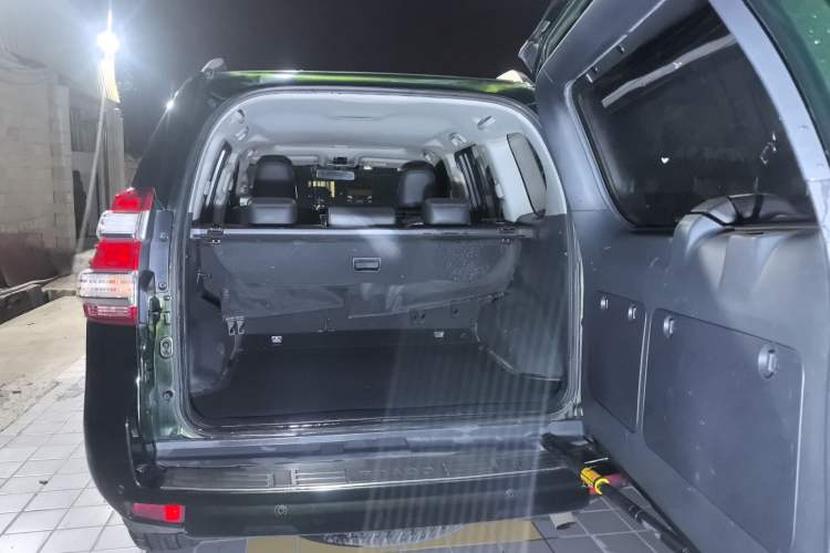 Used Toyota Prado 2016 2.7L Automatic Standard Edition Trunk
