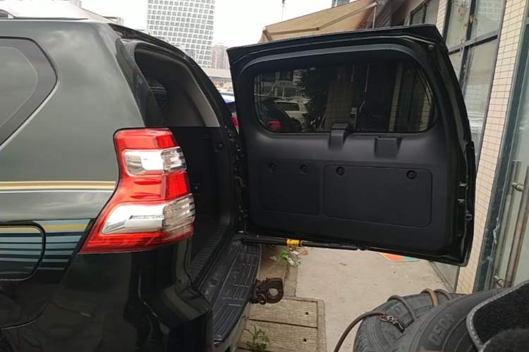 Used Toyota Prado 2016 2.7L Automatic Standard Edition Trunk