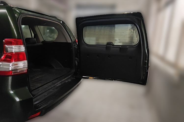 Used Toyota Prado 2016 2.7L Automatic Standard Edition Trunk