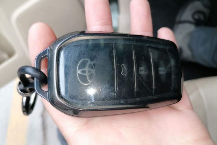 Used Toyota Prado 2016 3.5L Automatic TX-L Vehicle Key