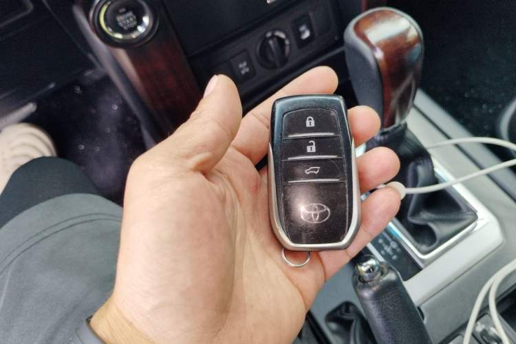 Used Toyota Prado 2016 3.5L Automatic TX-L Vehicle Key