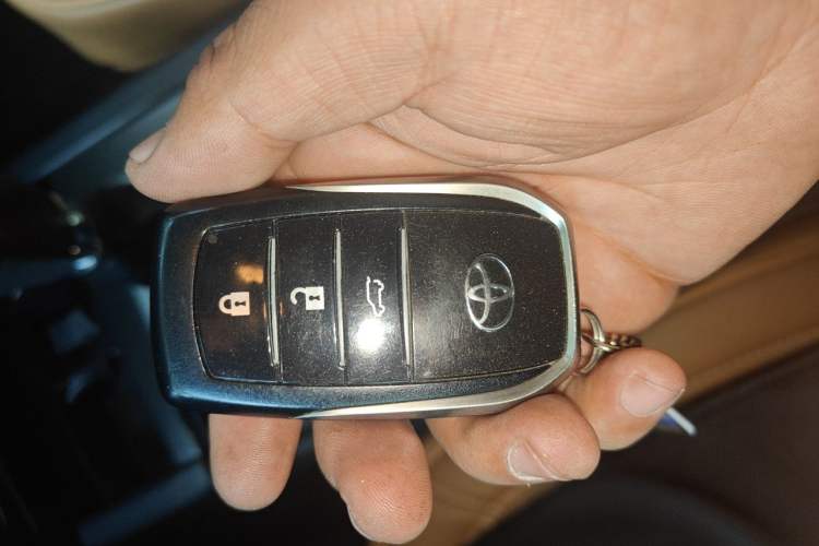 Used Toyota Prado 2016 3.5L Automatic TX-L Vehicle Key