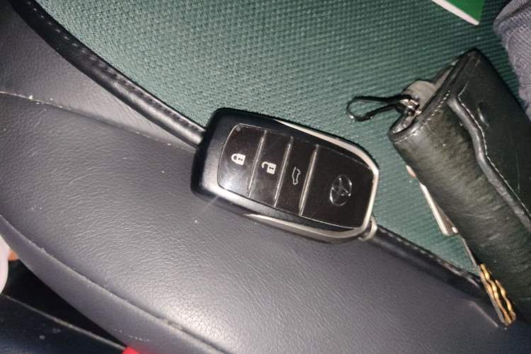 Used Toyota Prado 2016 3.5L Automatic TX-L Vehicle Key