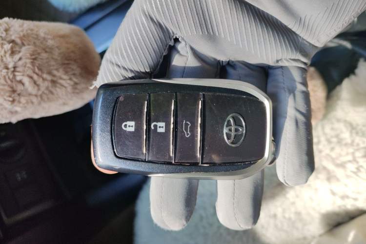 Used Toyota Prado 2016 3.5L Automatic TX-L Vehicle Key