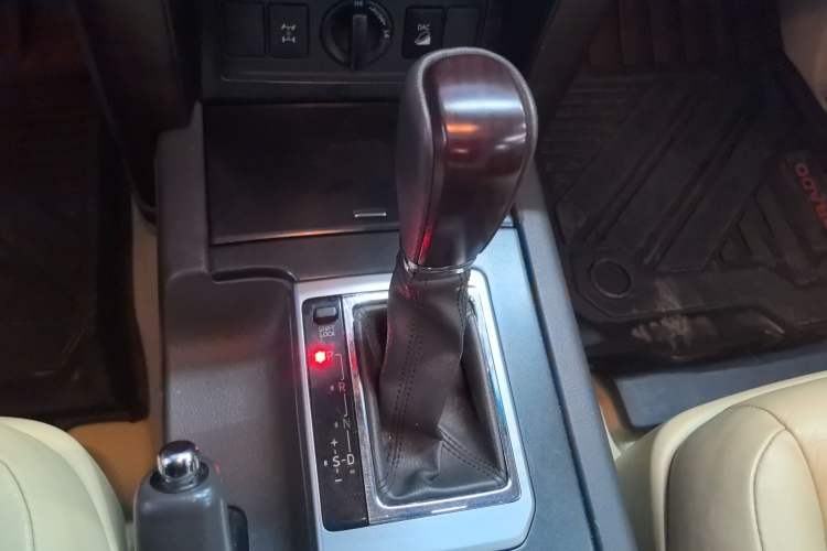 Used Toyota Prado 2016 3.5L Automatic TX-L Gear Lever
