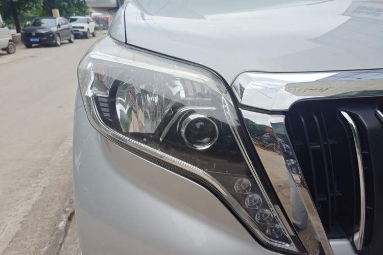 Used Toyota Prado 2016 2.7L Manual Transmission Right Front Headlight