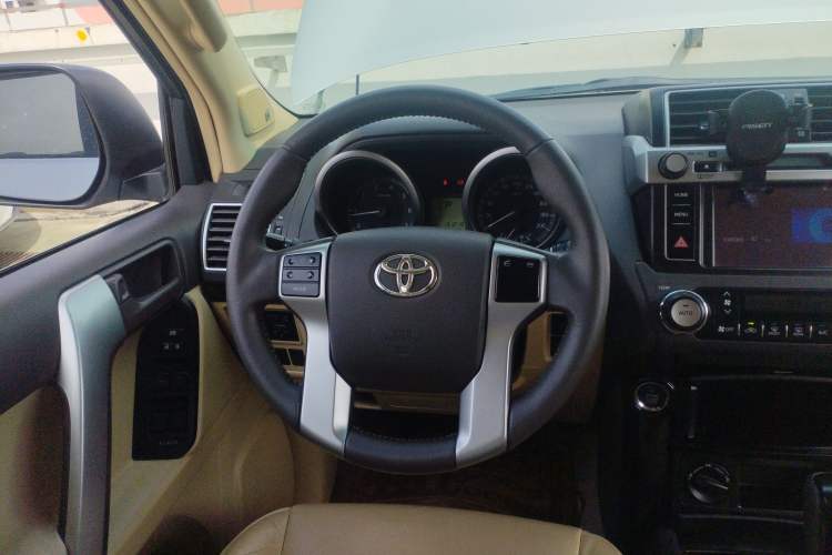 Used Toyota Prado 2016 2.7L Automatic Luxury Edition Steering Wheel