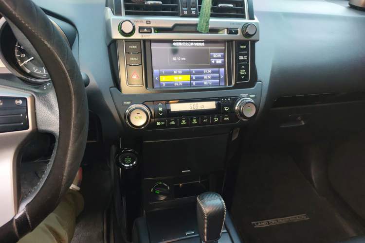 Used Toyota Prado 2016 2.7L Automatic Luxury Edition Audio And AC Panel