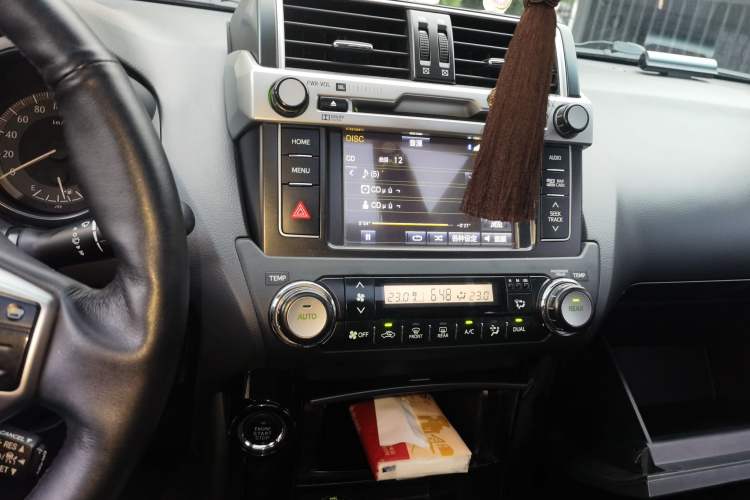 Used Toyota Prado 2016 2.7L Automatic Luxury Edition Audio And AC Panel