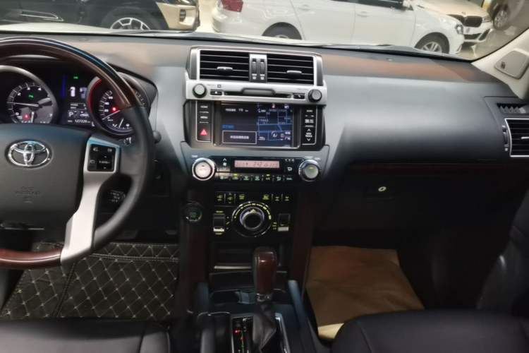Used Toyota Prado 2016 3.5L Automatic VX NAVI Audio And AC Panel