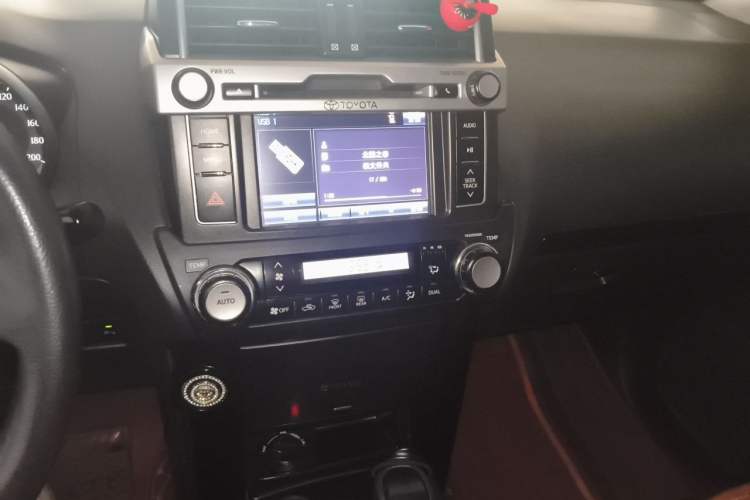 Used Toyota Prado 2016 2.7L Automatic Standard Edition Audio And AC Panel