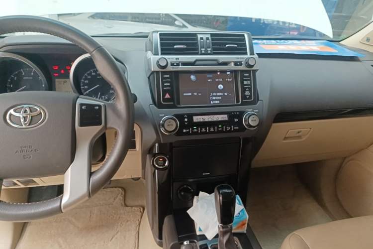 Used Toyota Prado 2016 2.7L Automatic Luxury Edition Audio And AC Panel