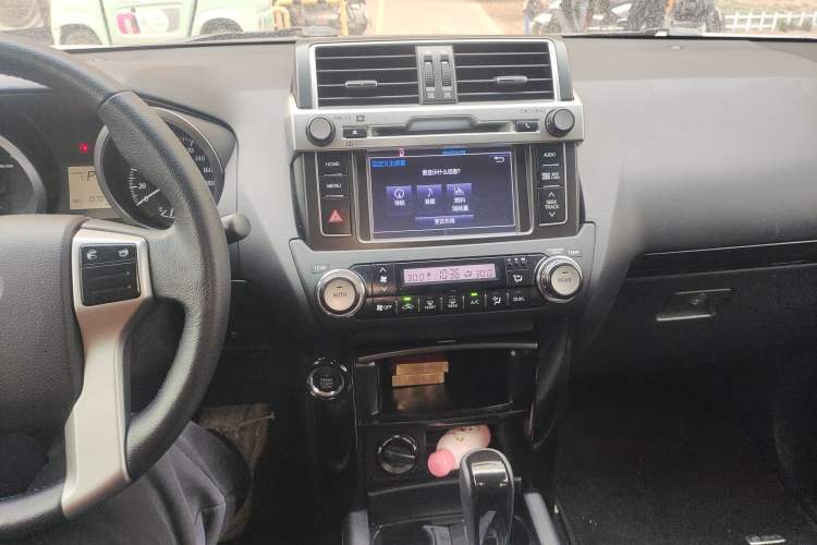 Used Toyota Prado 2016 2.7L Automatic Luxury Edition Audio And AC Panel