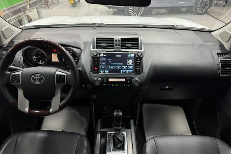 Used Toyota Prado 2016 2.7L Automatic Standard Edition Audio And AC Panel