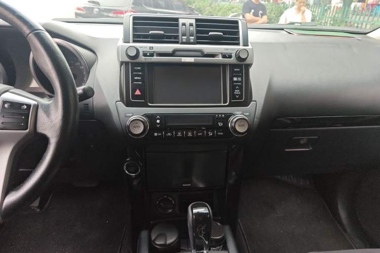 Used Toyota Prado 2016 2.7L Automatic Luxury Edition Audio And AC Panel