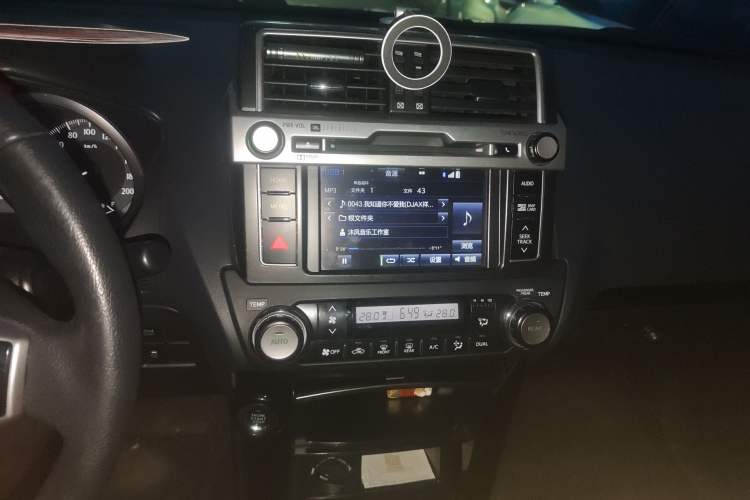 Used Toyota Prado 2016 2.7L Automatic Luxury Edition Audio And AC Panel