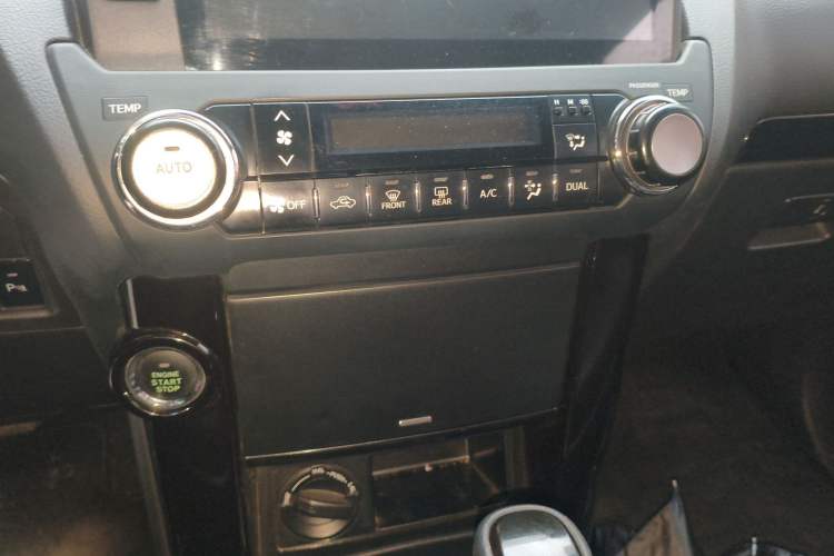 Used Toyota Prado 2016 2.7L Automatic Standard Edition Audio And AC Panel