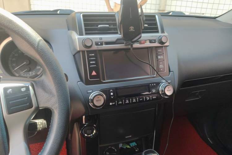 Used Toyota Prado 2016 2.7L Automatic Luxury Edition Audio And AC Panel