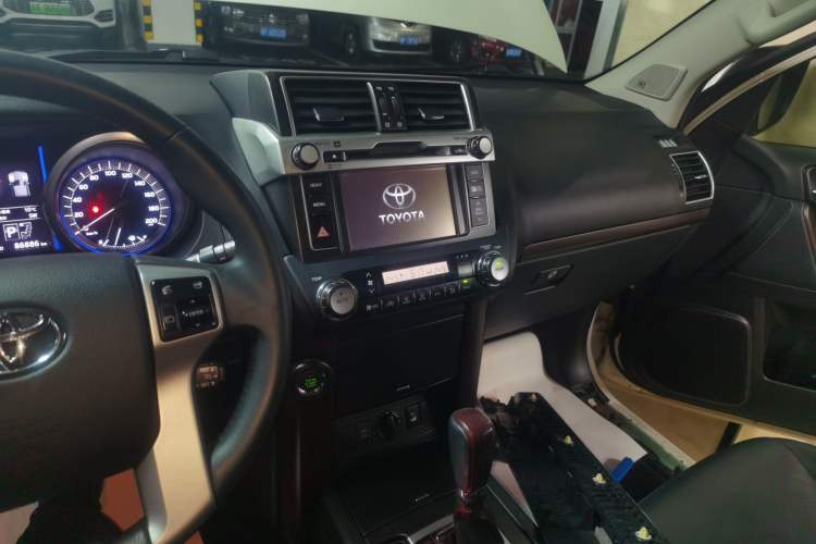 Used Toyota Prado 2016 3.5L Automatic TX-L NAVI Audio And AC Panel
