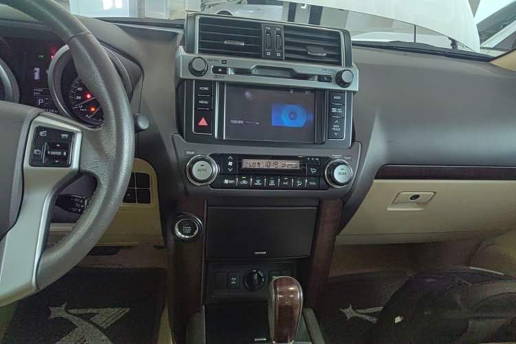 Used Toyota Prado 2016 3.5L Automatic TX-L NAVI Audio And AC Panel