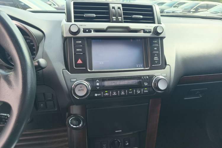 Used Toyota Prado 2016 3.5L Automatic TX-L Audio And AC Panel
