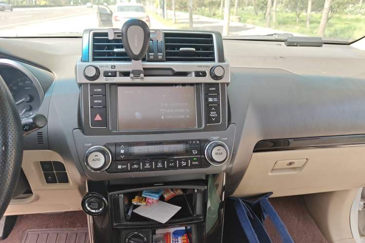 Used Toyota Prado 2016 2.7L Automatic Luxury Edition Audio And AC Panel