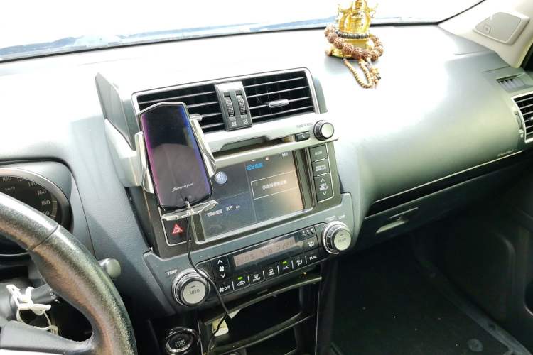 Used Toyota Prado 2016 2.7L Automatic Luxury Edition Audio And AC Panel