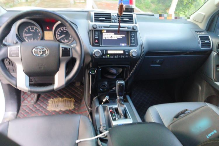 Used Toyota Prado 2016 2.7L Automatic Standard Edition Center Console
