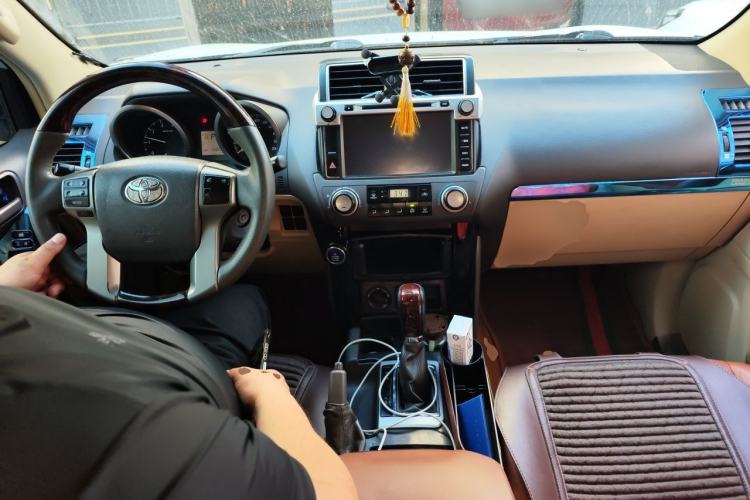Used Toyota Prado  Center Console