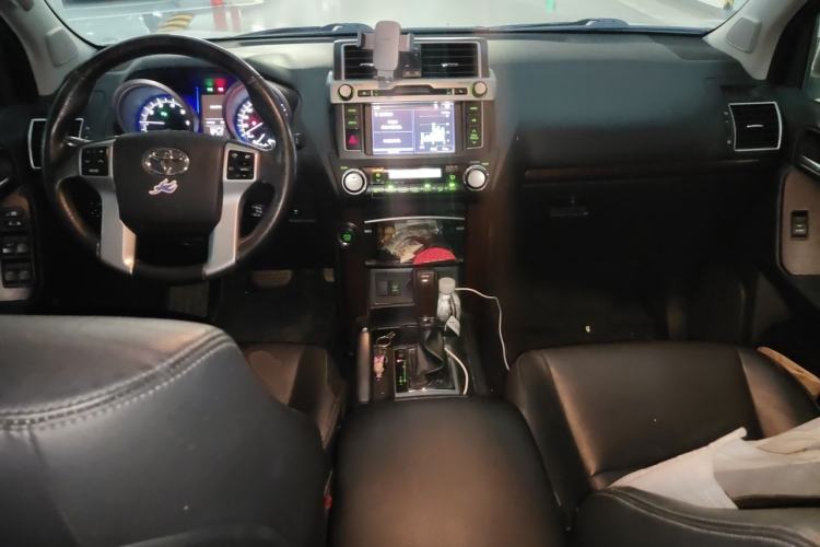 Used Toyota Prado 2016 3.5L Automatic TX-L Center Console