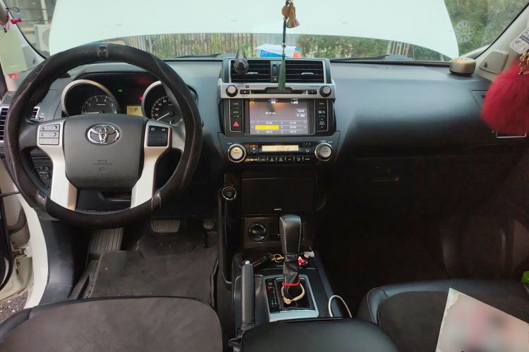 Used Toyota Prado 2016 2.7L Automatic Luxury Edition Center Console