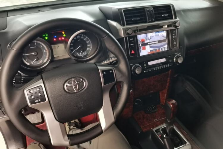 Used Toyota Prado 2016 2.7L Automatic Luxury Edition Center Console