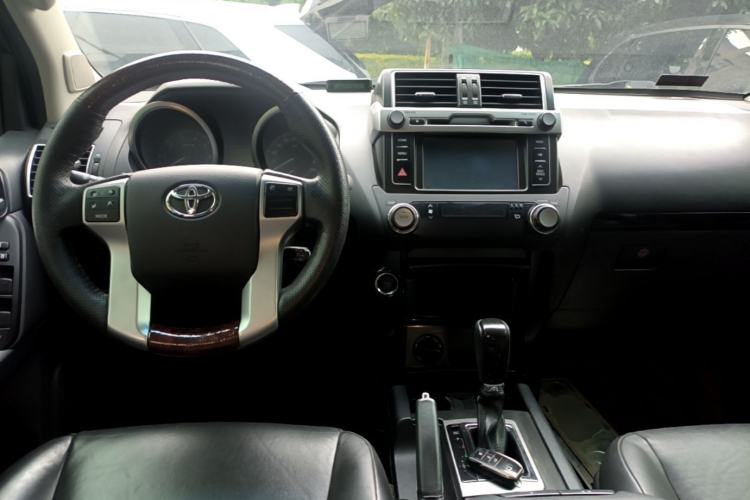 Used Toyota Prado 2016 2.7L Automatic Standard Edition Center Console