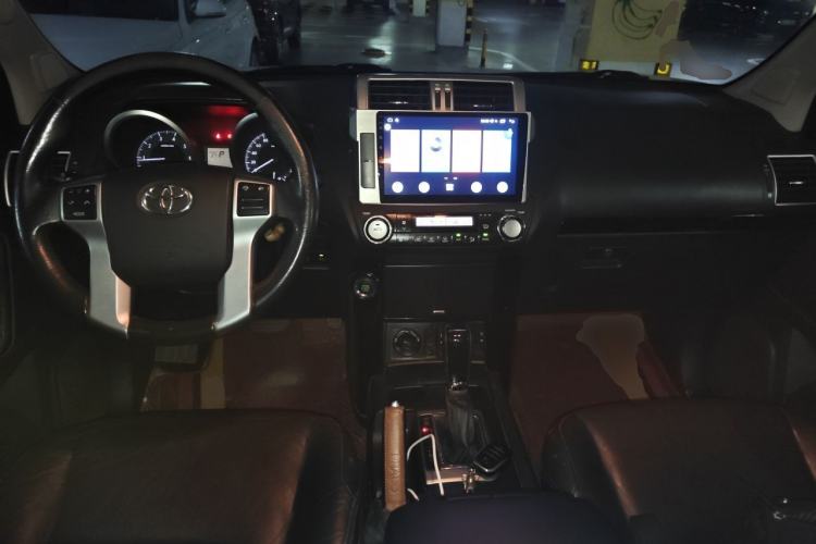 Used Toyota Prado 2016 2.7L Automatic Standard Edition Center Console