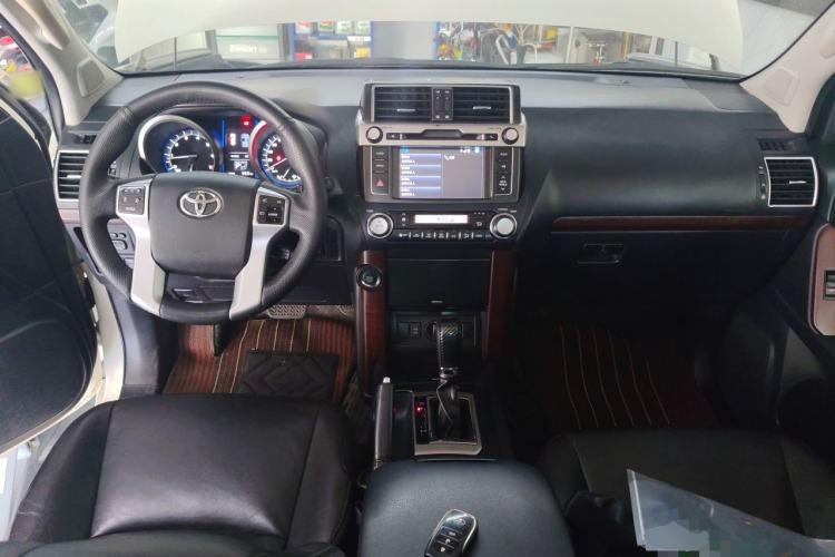 Used Toyota Prado 2016 3.5L Automatic TX-L Center Console