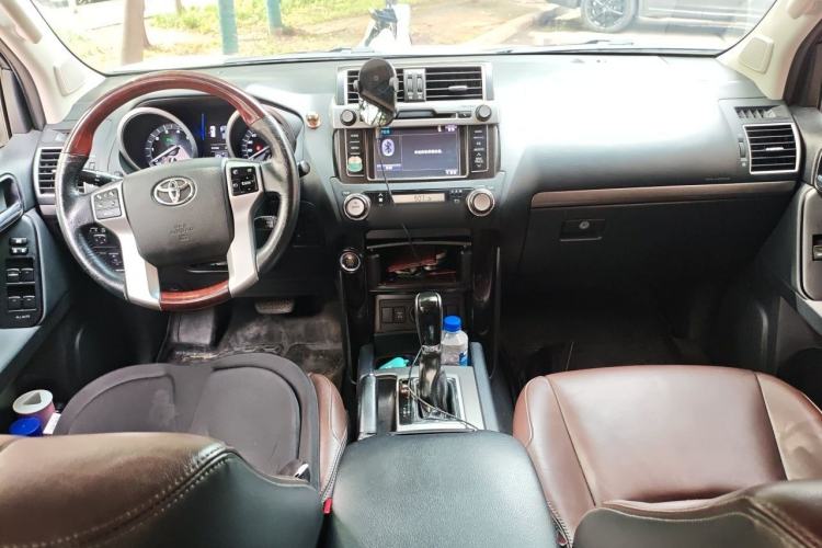 Used Toyota Prado 2016 3.5L Automatic TX-L Center Console