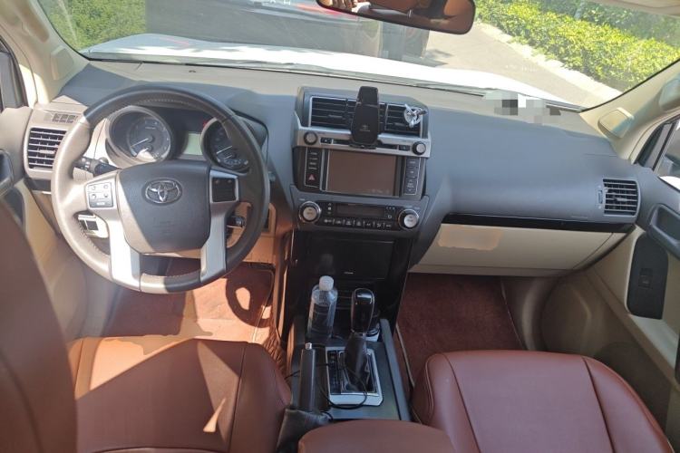 Used Toyota Prado  Center Console