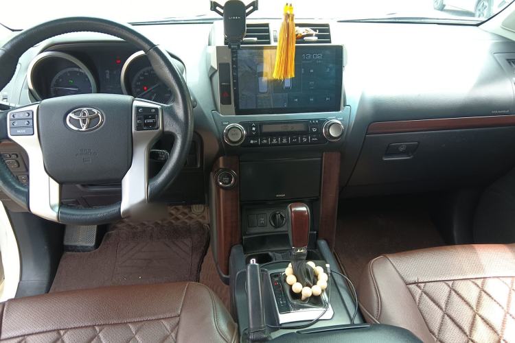 Used Toyota Prado 2016 3.5L Automatic TX-L Center Console