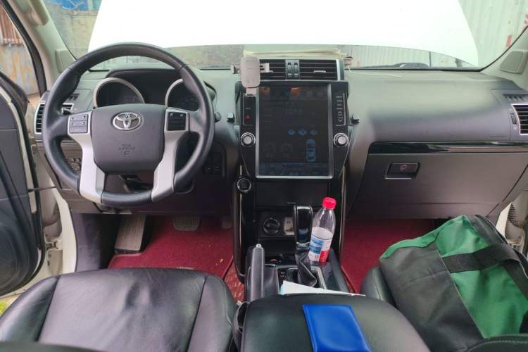 Used Toyota Prado 2016 2.7L Automatic Standard Edition Center Console