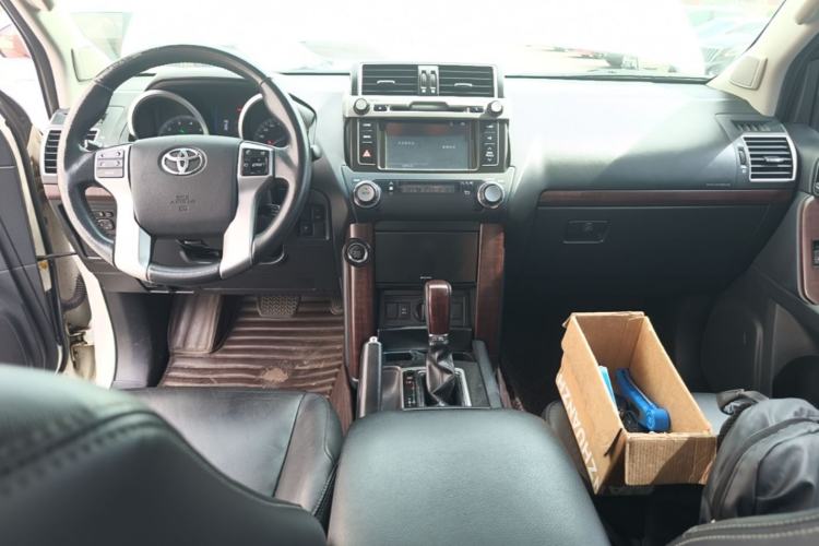 Used Toyota Prado 2016 3.5L Automatic TX-L Center Console