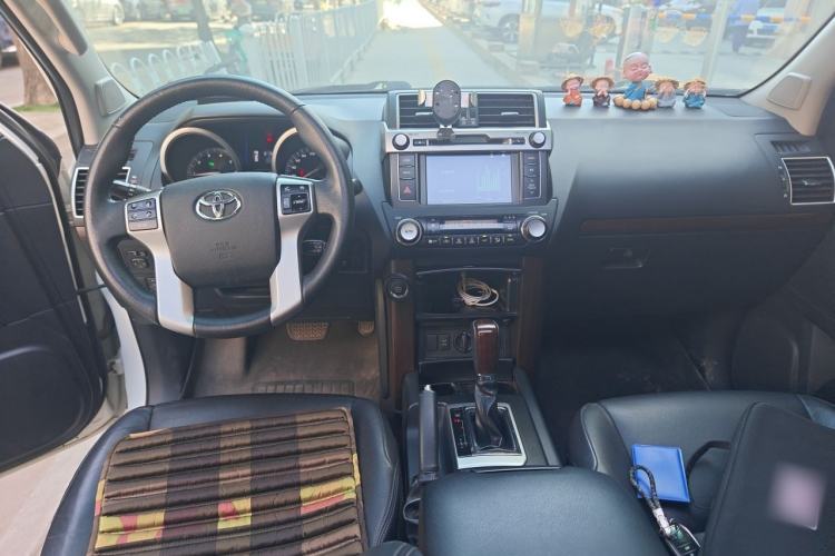 Used Toyota Prado 2016 3.5L Automatic TX-L Center Console