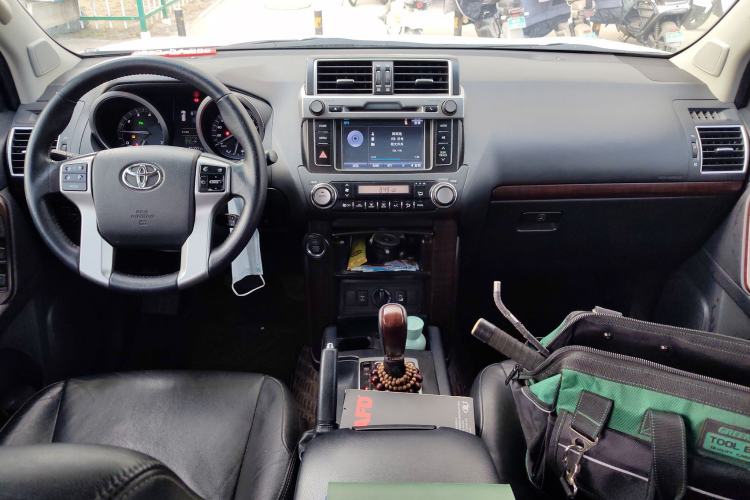 Used Toyota Prado 2016 3.5L Automatic TX-L Center Console