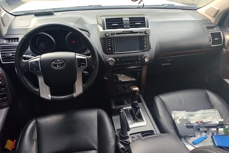 Used Toyota Prado 2016 3.5L Automatic TX-L Center Console