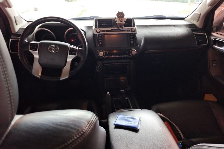 Used Toyota Prado 2016 3.5L Automatic TX-L Center Console
