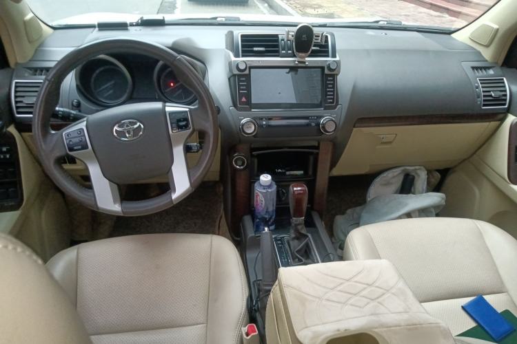 Used Toyota Prado 2016 3.5L Automatic TX-L Center Console