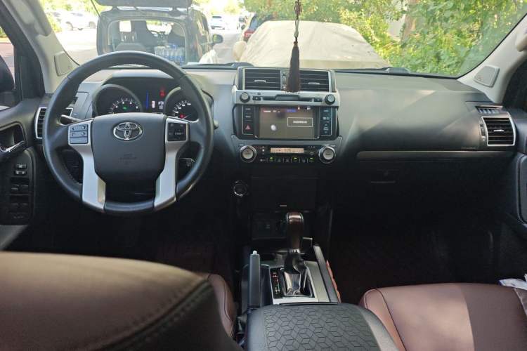 Used Toyota Prado 2016 3.5L Automatic TX-L NAVI Center Console