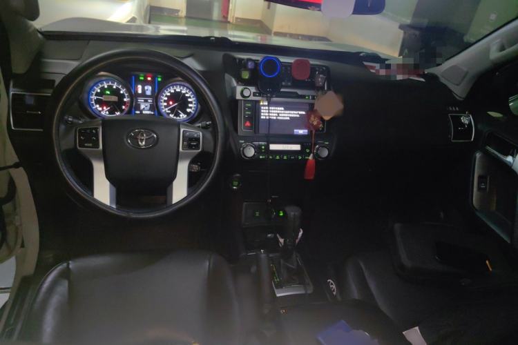 Used Toyota Prado 2016 3.5L Automatic TX-L Center Console