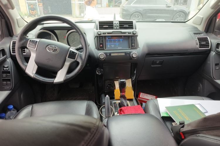 Used Toyota Prado 2016 2.7L Automatic Standard Edition Center Console